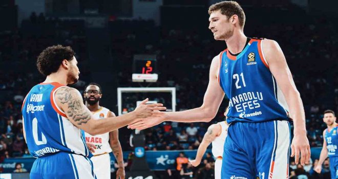 Anadolu Efes galibiyetle veda etti