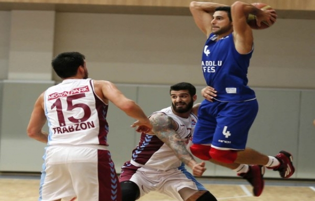 Anadolu Efes, Trabzonspor'u rahat geçti