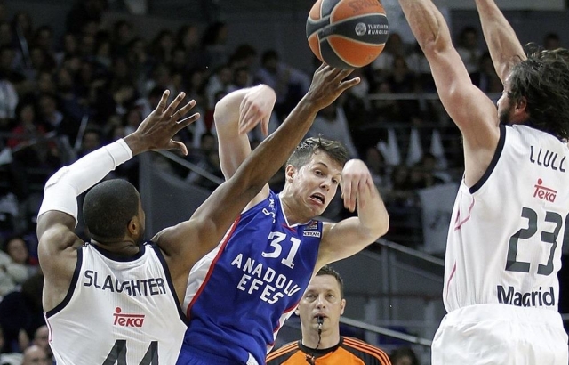 Anadolu Efes yine sonunu getiremedi...