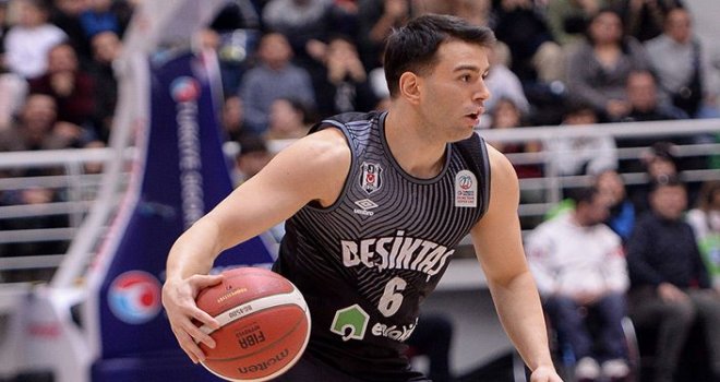 Berk Uğurlu Beşiktaş'ta devam...