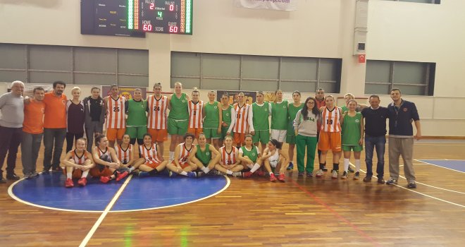 Dostluk Spor-Urla Belediyespor maçını dostluk kazandı