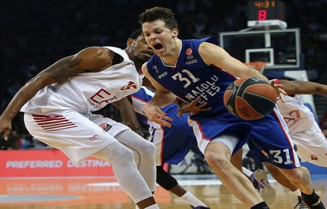 Anadolu Efes'ten kötü başlangıç, süper finiş...