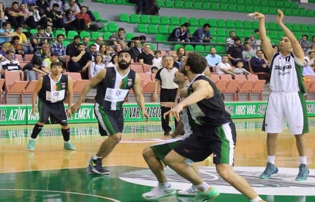 Mamak Belediye DSİ, Darüşşafaka Doğuş'tan Nezih'i transfer etti