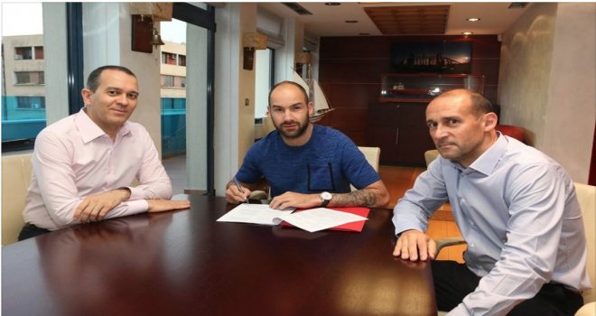 Spanoulis 2 yıl daha Olympiacos'ta