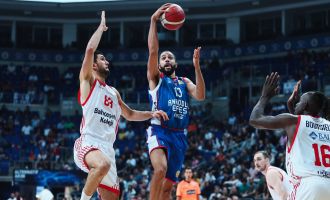 Anadolu Efes 4'te 4