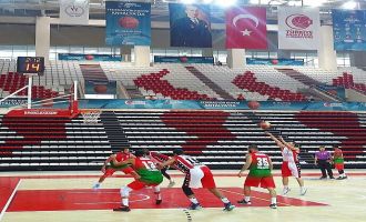Bandırma Kırmızı'dan Yalova'ya 30 fark