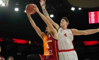 Galatasaray, Karşıyaka'yı farklı geçti