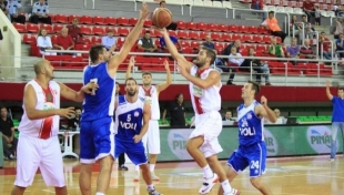 Pınar Karşıyaka Karadağ'da galibiyet peşinde