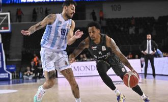 Türk Telekom ilk galibiyetini farklı aldı