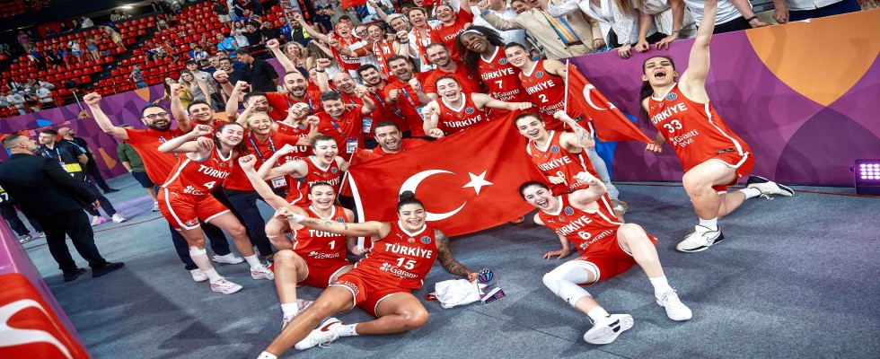 A Kadın Millilerimiz çeyrek finalde