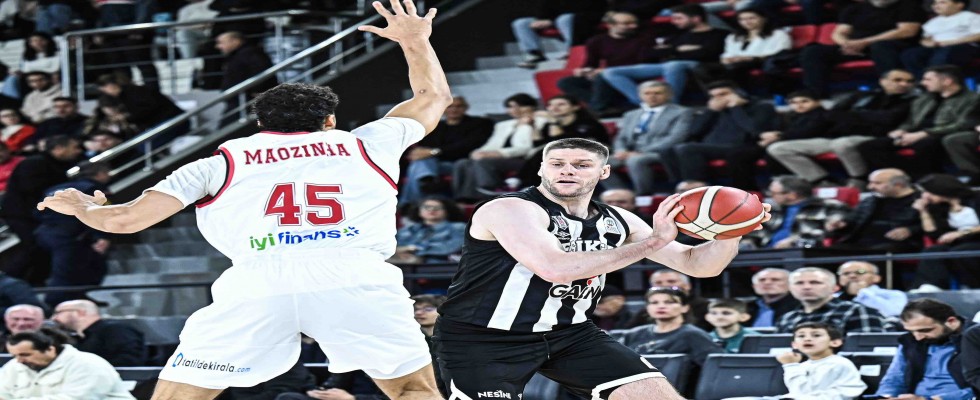 Beşiktaş, Manisa'da farka koştu