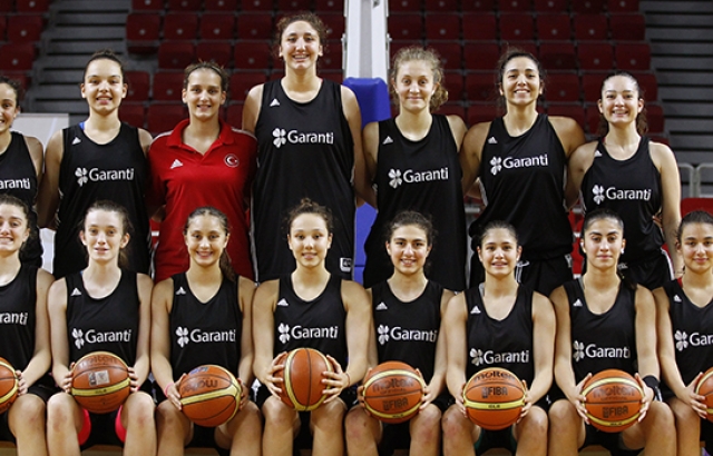 Yıldız Kızlarımız Fransa'da 3.oldu